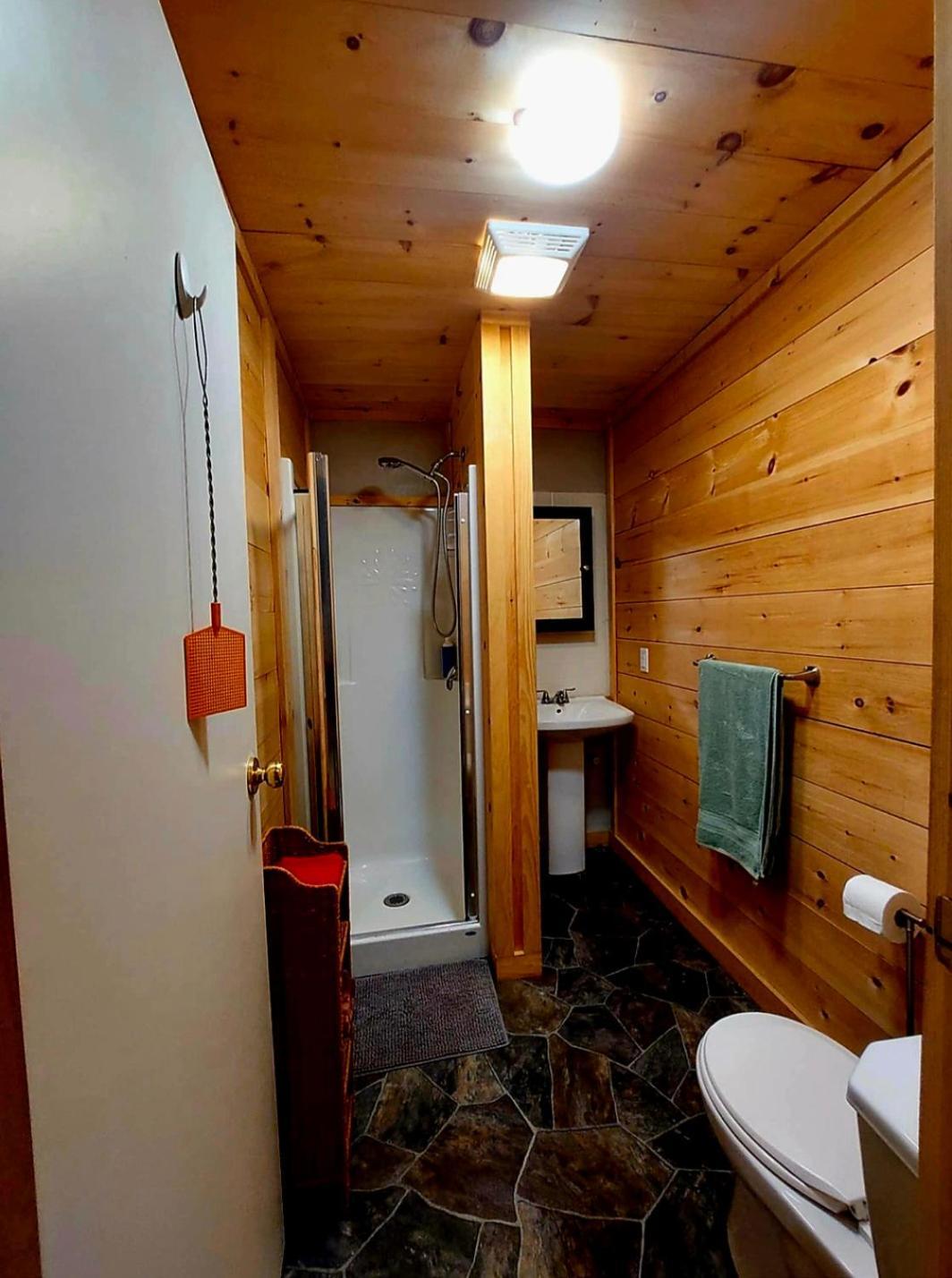 Earthquest Lodge Port Burwell Buitenkant foto